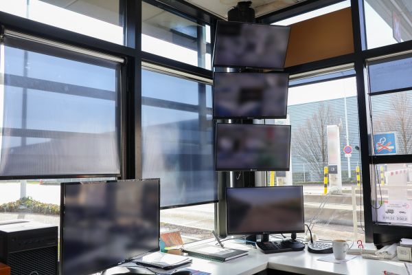 Photo de différents moniteurs gérant des caméras de vidéosurveillance